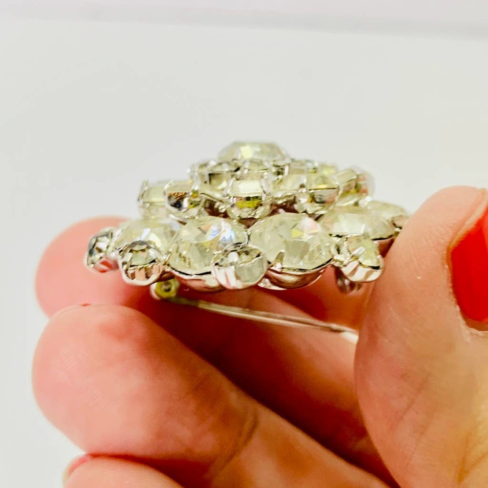 Weiss VTG Rhinestone Brooch Excellent Condition! - Picture 4 of 9